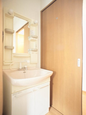 【独立洗面台】 | レジデンス・ノヴァF | 洗髪洗面化粧台と洗濯機置き場があります♪
