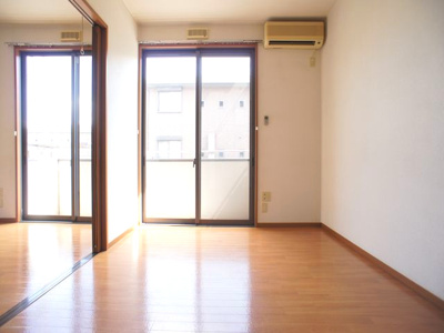 【子供部屋】 | レジデンス・ノヴァF | 快適に過ごせるエアコンが付いています♪