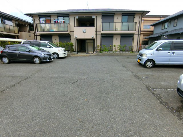 ビューラー和泉Bの駐車場