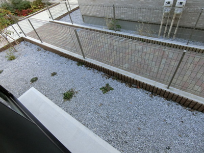 【庭】 | プチ・ヴィラージュD | 南西向きの専用庭です！プランターを使ったガーデニングなども楽しめますね♪