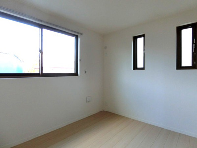 【洋室】 | プチ・ヴィラージュD | 洋室5.3帖☆二面採光のお部屋です！洋室のお部屋は毎日のお手入れもラクラクできちゃいます！