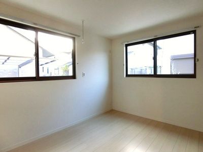 【洋室】 | プチ・ヴィラージュD | 洋室6.1帖☆玄関側にある二面採光のお部屋です！子供部屋や書斎・寝室など多用途に使えそう♪室内物干しも完備しています☆