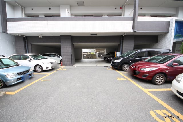 ルミエール北梅田　仲介手数料無料の駐車場