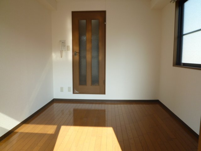 UMEDA APARTMENTSの居間・リビング
