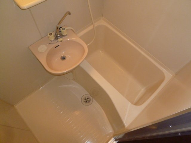 UMEDA APARTMENTSの浴室
