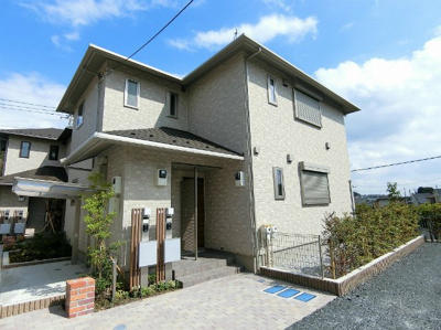 【外観】 | プチ・ヴィラージュG | 小田急多摩線「栗平」駅より徒歩9分！ペットOK♪築浅の2階建てアパートです☆通勤通学はもちろん、お買い物やお出かけにもGood☆