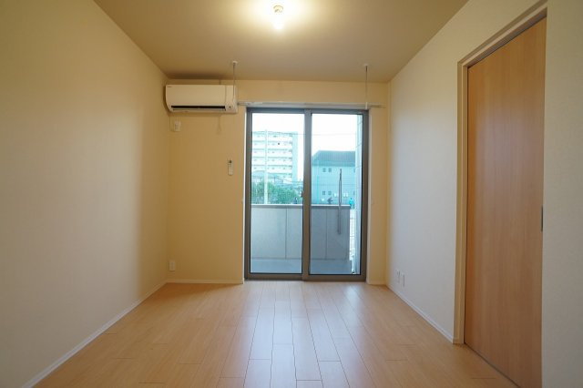 【居間・リビング】 | monte y | 11.1帖のLDKです。明るいお部屋です。