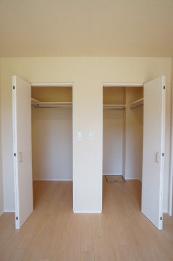【収納】 | monte y | このお部屋の特徴となるWウォークインクローゼットです。