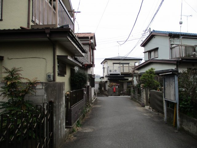 千葉市花見川区横戸町　中古戸建　お手頃の前面道路含む現地写真|前面道路含む現地写真です　東側私道約３．７ｍ