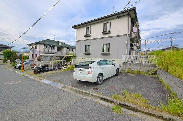 サニープラザAの駐車場|カースペースがあります