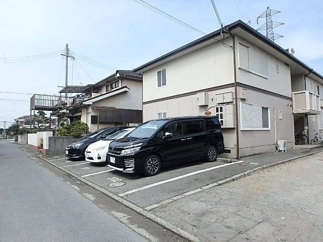ヴィラーチェ尾上の駐車場