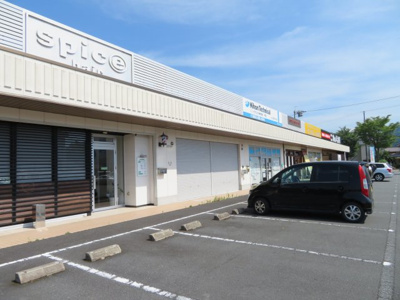 【外観】 | 丹波バザールタウン | 国道からも、テナント奥からも車が入れます！