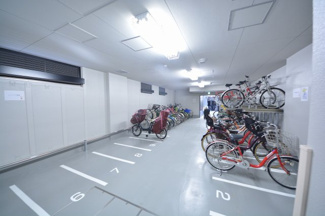 【駐車場】 | プラウドタワー安堂寺　防犯性の高い建物内駐輪場