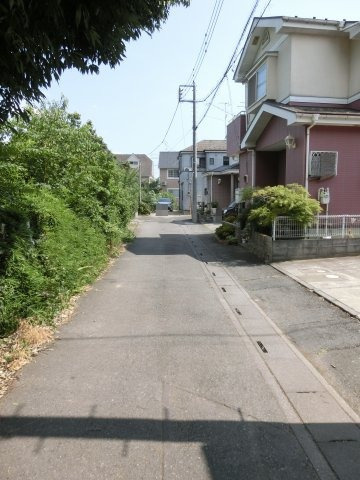 鴻巣市滝馬室の中古一戸建の前面道路含む現地写真|前面道路の写真です。物件は突き当りの右側です。