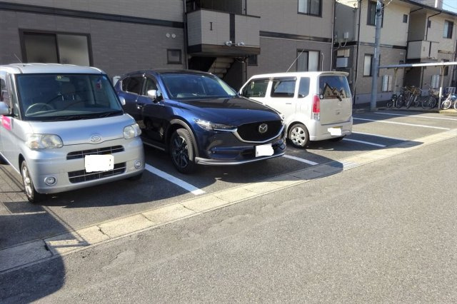 ジュネスⅠの駐車場