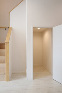 【収納】 | メゾテラスM2 | 階段下収納・かくれんぼができる広さです