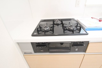 【設備】 | メゾテラスM2 | ３口コンロ付