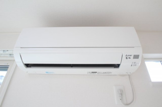 【設備】 | メゾテラスM2 | エアコン２台付き・リビングのエアコンです
