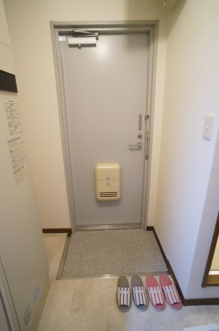 エクセルコート中山の玄関