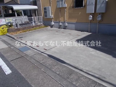 【駐車場】 | アロッジオセレノ | 敷地内駐車場で便利です。
