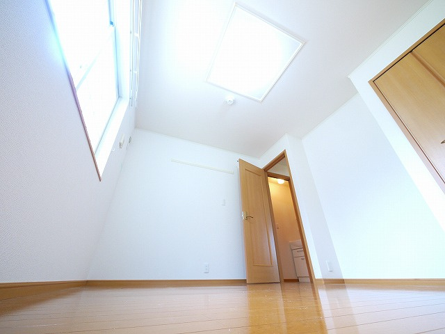 カルム　プロムナードの洋室|給湯器です