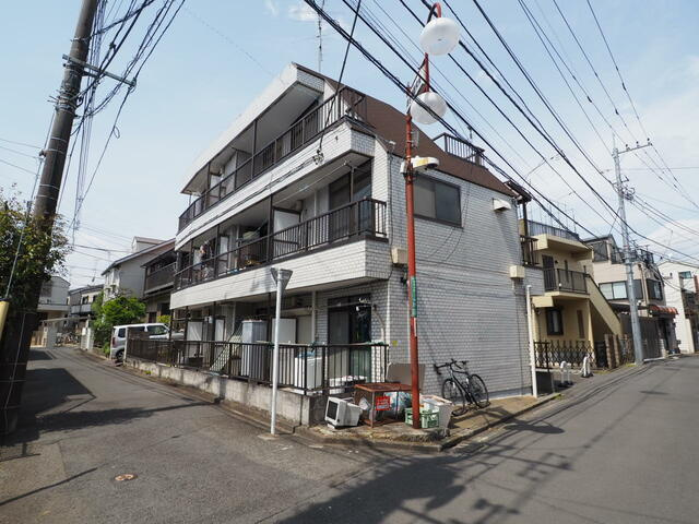 タイル張りの外観です。