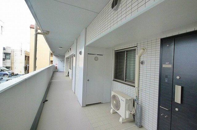 ザ・パークハウス新大宮のその他共用部分|清潔なエントランスです