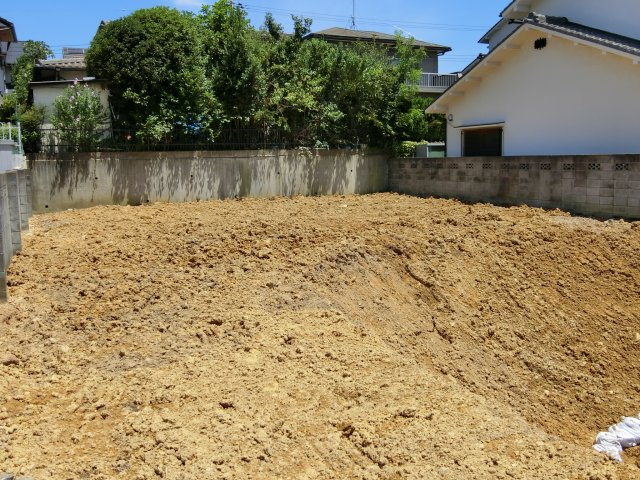 明石市大久保町高丘1丁目　売土地の前面道路含む現地写真