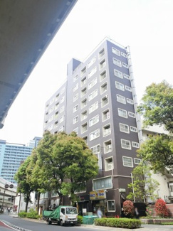 【外観】 | JR根岸線「石川町」駅徒歩4分・みなとみらい線「元町中華街」駅徒歩7分と好立地。