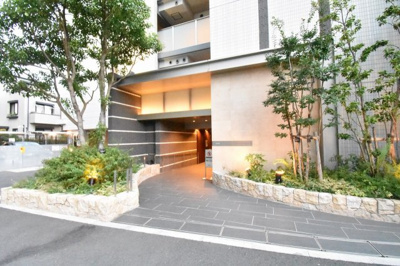 【エントランス】 | プラウド横濱白楽ディアージュ | 東急東横線「白楽」駅徒歩6分、「妙蓮寺」駅徒歩9分の2駅利用可能と好立地！