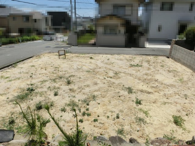 魚住町長坂寺　東南角地　建築条件なしの外観