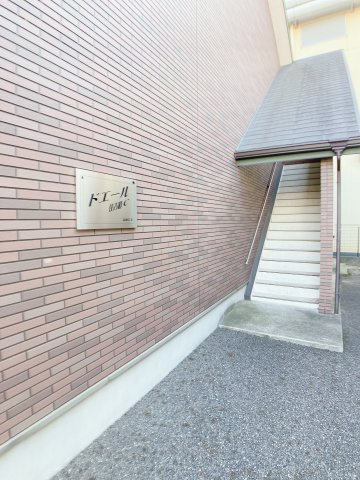 ドエール住吉Ｃ棟のエントランス