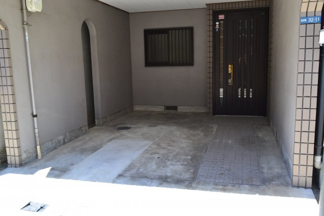 田井町一戸建の駐車場|敷地内駐車場