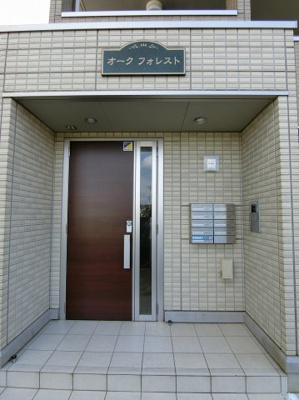 【エントランス】 | オークフォレスト | 共用エントランスは不審者の侵入を未然に防ぐオートロック付き！防犯対策充実しています◎