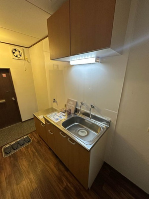 【キッチン】 | ニシキハイツ | ガスコンロ設置可能のキッチンです☆ご自身でお好きなタイプのガスコンロをご用意いただけます！場所を取るお鍋やお皿もすっきり収納できます♪