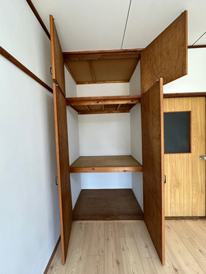 【収納】 | ニシキハイツ | 洋室6帖のお部屋にある収納スペースです☆奥行きと高さがある収納スペースでお部屋がすっきり片付いて快適に！