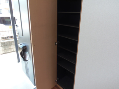 【玄関】 | ファミール富士見 | シューズボックスあり
『ファミール富士見』