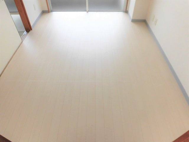 説田ビルの洋室