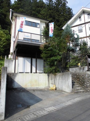 【駐車場】 | 沢井中古 | 普通車２台停められます