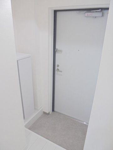 ウィンドワード市川の玄関