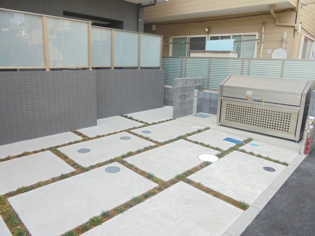 ウィンドワード市川の駐車場