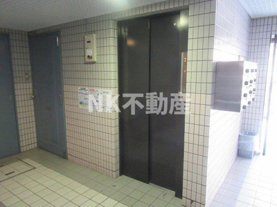 【ロビー】 | エアリーコート小阪（八戸ノ里賃貸） | エレベーターです