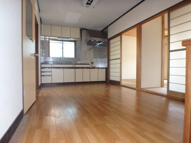 しおみコーポの居間・リビング
