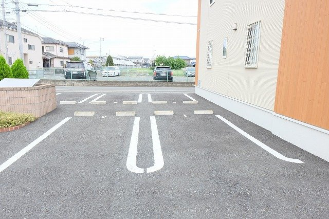 フルールの駐車場