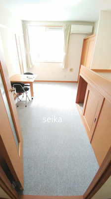 【寝室】 | 東風荘 | 収納付きベッド：ベッド下、ステップ部分が収納になってます