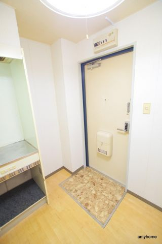 ラリッシュ　仲介手数料無料の玄関