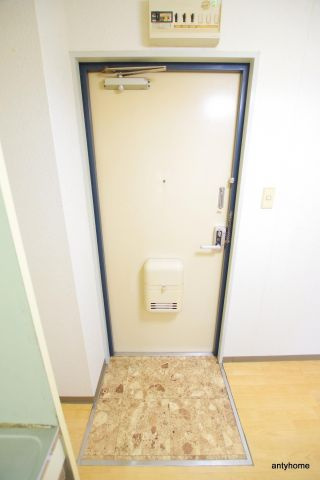 ラリッシュ　仲介手数料無料の玄関