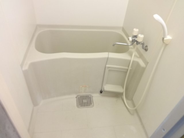 アンプルールブワ　セストの浴室