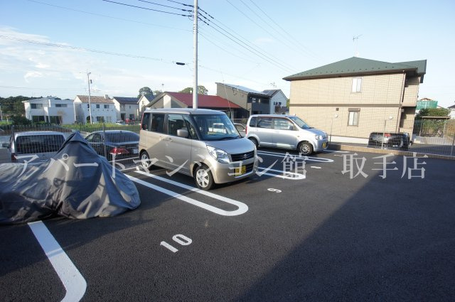 サンモールの駐車場