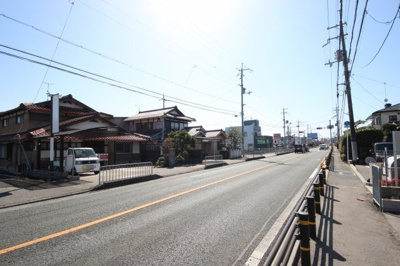 【前面道路含む現地写真】 | 大津市堅田1丁目1060-1,3,4　売り土地 | 湖西主幹道路である県道558号線に面します。